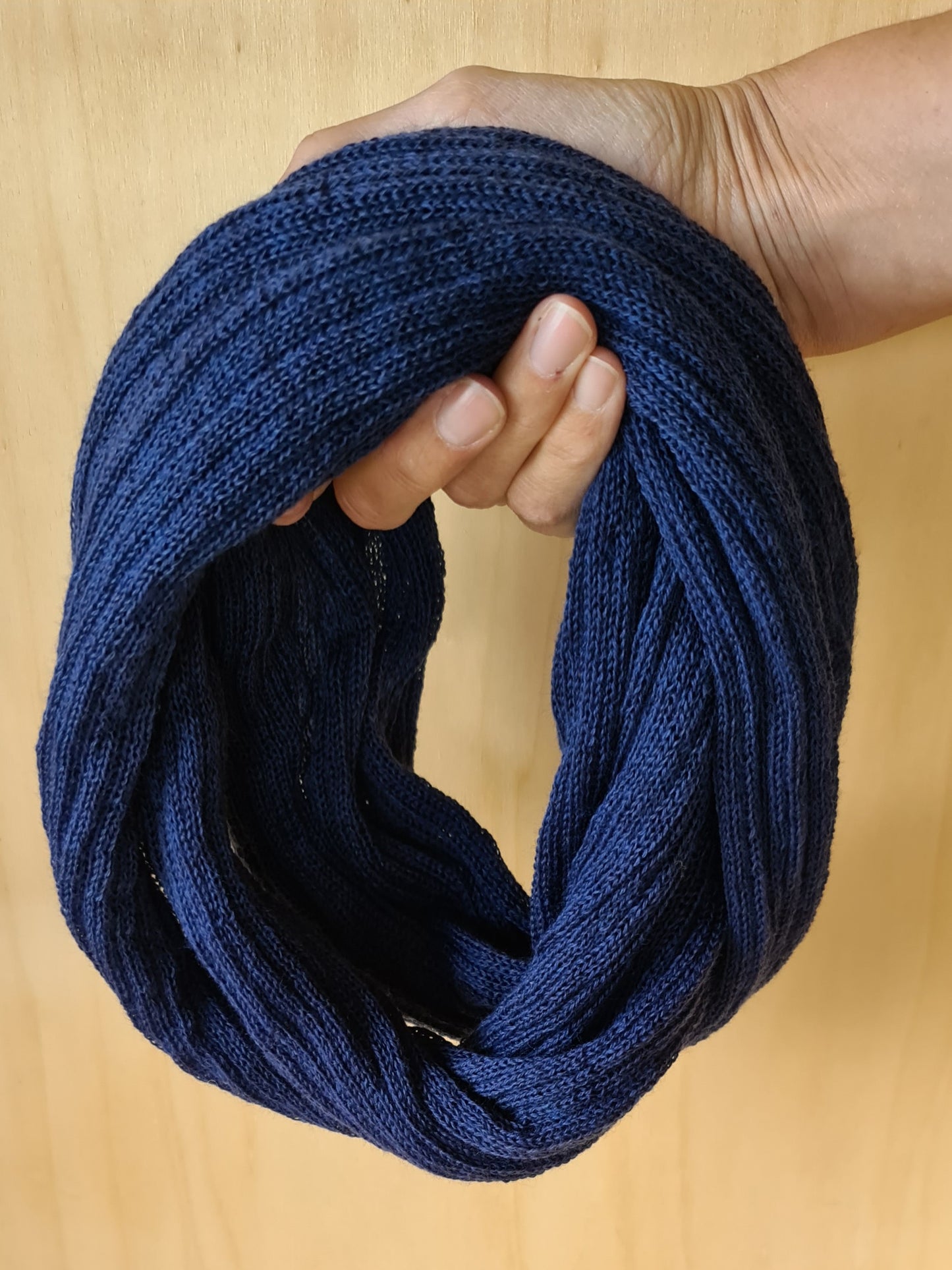 Rundsjal i Marineblå